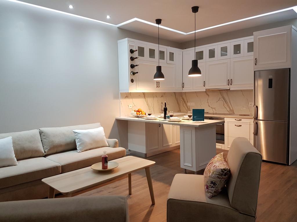 亚历山大豪华套房酒店 Sarandë 外观 照片