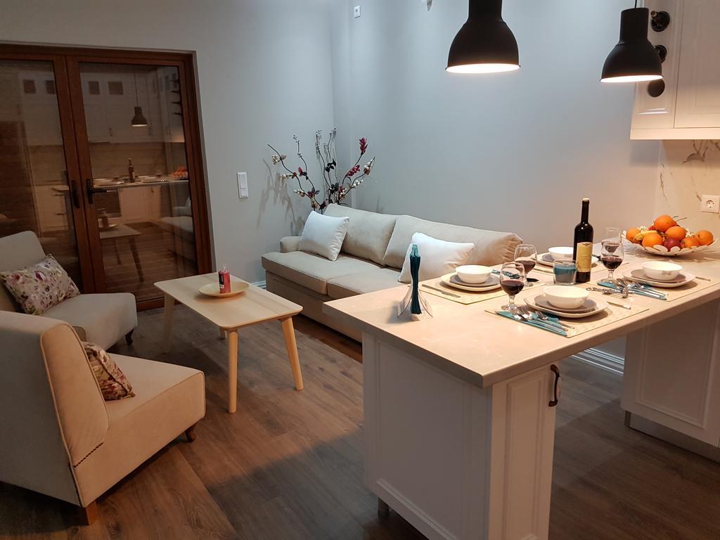 亚历山大豪华套房酒店 Sarandë 外观 照片