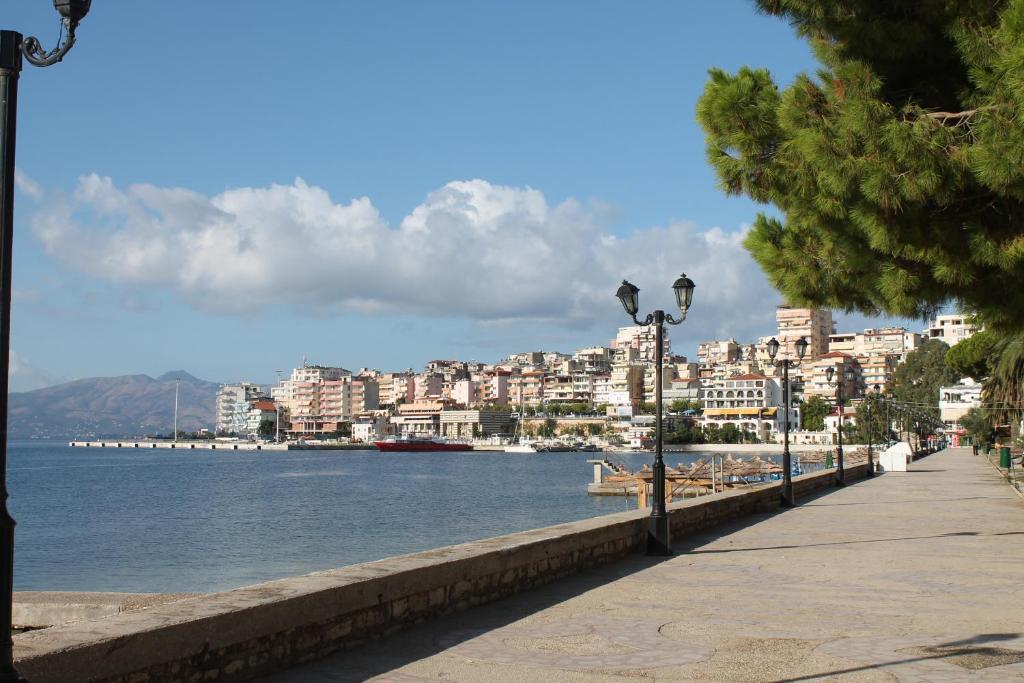 亚历山大豪华套房酒店 Sarandë 外观 照片